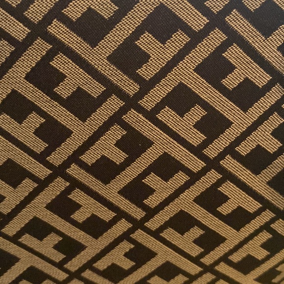 Tommy Hilfiger bag 13X 9 1/2” in size - Picture 7 of 12